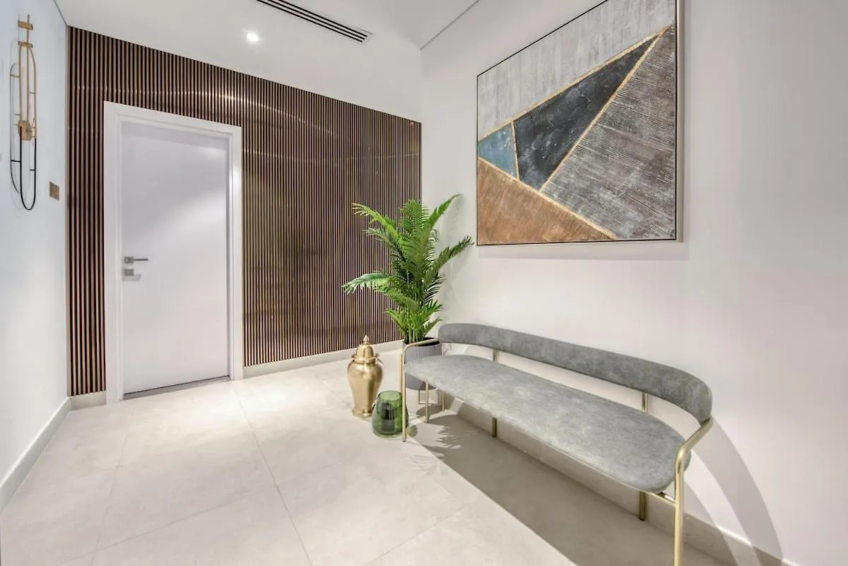 Luxury 3 Bed Apartment In Dubai Marina