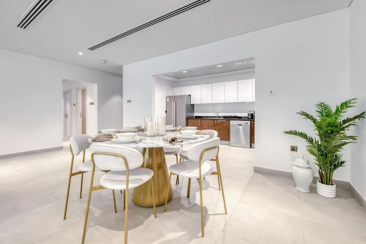 Luxury 3 Bed Apartment In Dubai Marina