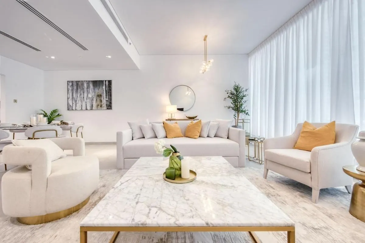 Luxury 3 Bed Apartment In Dubai Marina